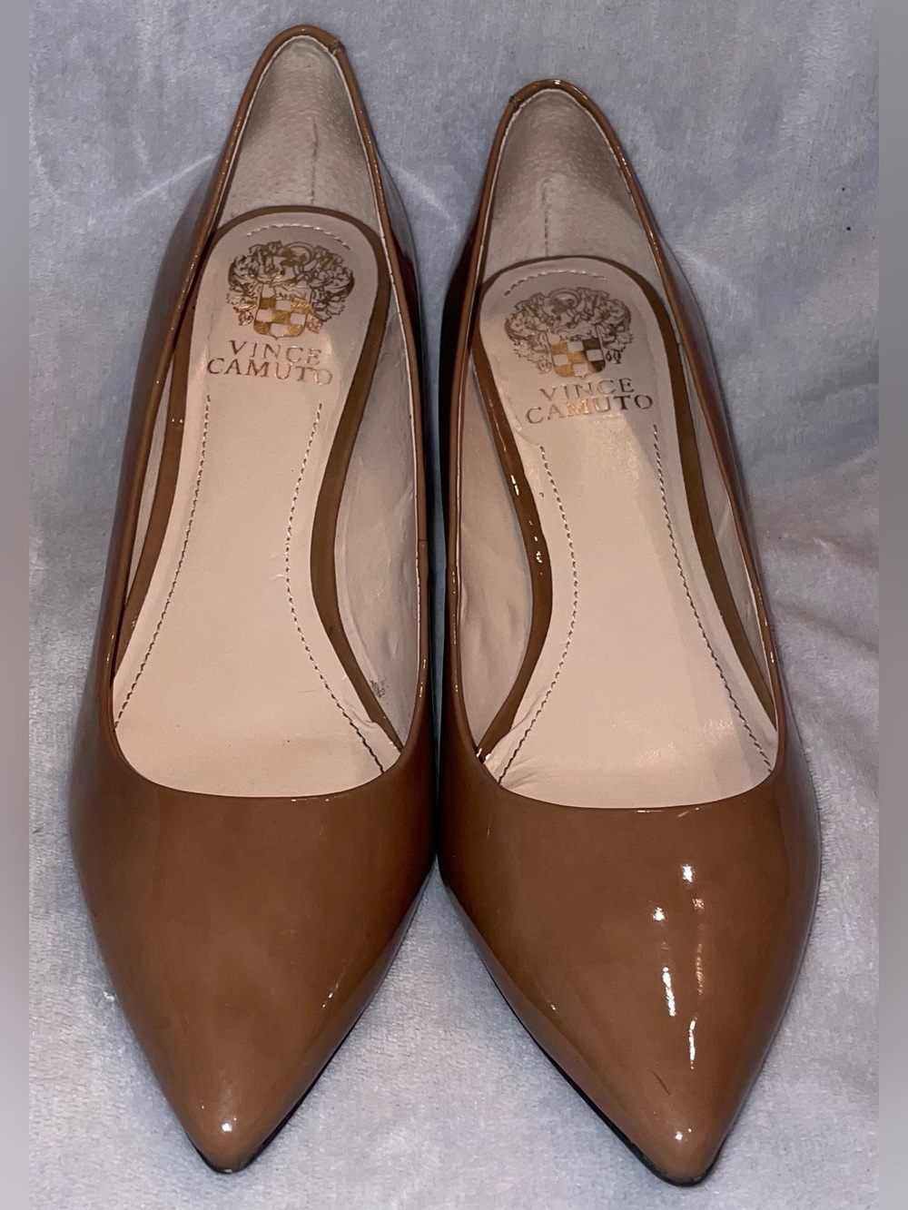 Vince Camuto Womens Size 8.5 Maureen Tan Patent Leather Kitten Heels Pointed Toe - Picture 2 of 12